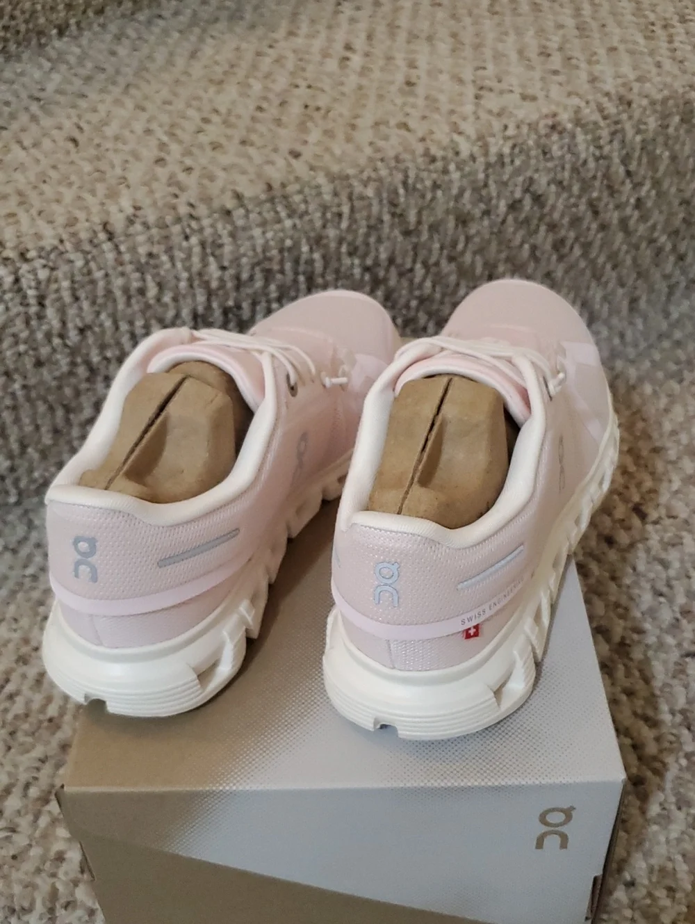 On Running Women's Cloud 6 Shoes in Salt/Gardenia, Size 7.5